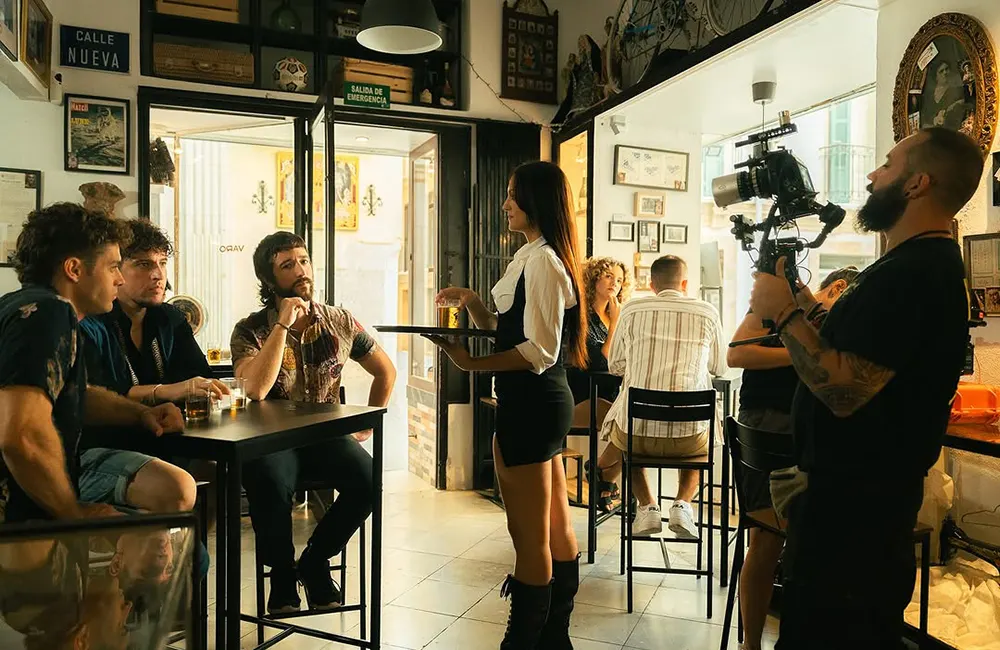 Una mirada cinematográfica a tres videoclips de Alba LaMerced: Málaga, identidad y emoción con el sello de Muy al Sur Films.