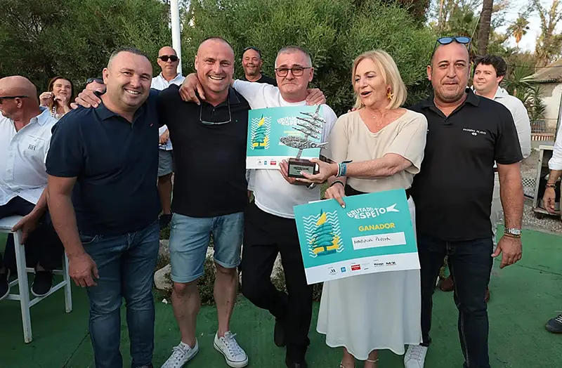 Manolín ganando el premio al mejor espeto de Málaga en el cortometraje El Amoragaor, producido por una productora audiovisual y productora de cine en Málaga