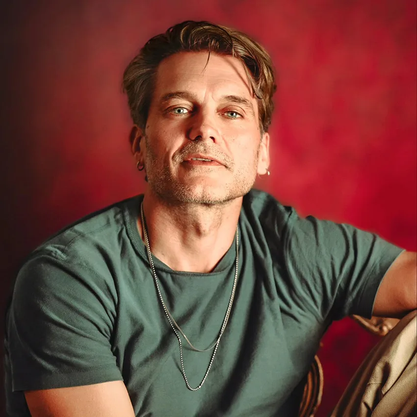 Salva Reina como Raúl en el cortometraje Inquilinos producido por una productora audiovisual y productora de cine en Málaga