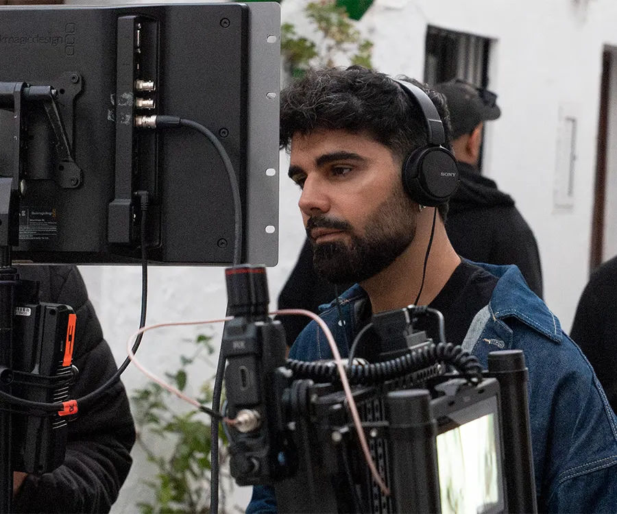 Miguel Ángel Olivares, director del cortometraje A las ocho en casa