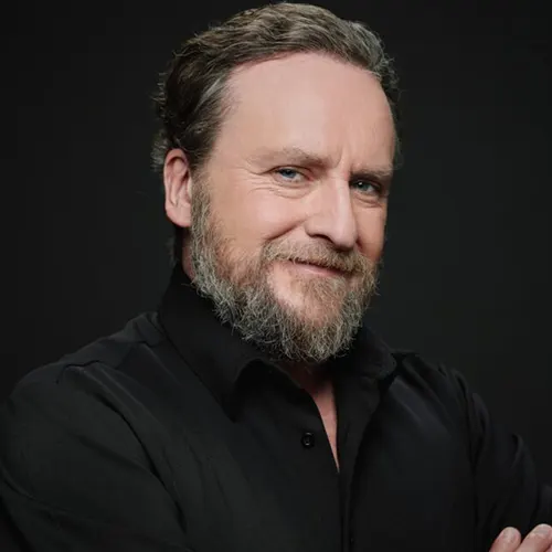 Fernando Cayo interpretando al abuelo en A las ocho en casa